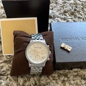 Best 25+ Deals for Mk 5020 | Poshmark